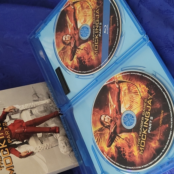 The Hunger Games: Mockingjay Part I & II DVD + Blu-ray Sets [Widescreen] - Picture 10 of 16